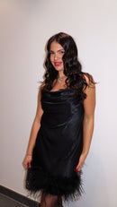 Abito Satin con piume nero
