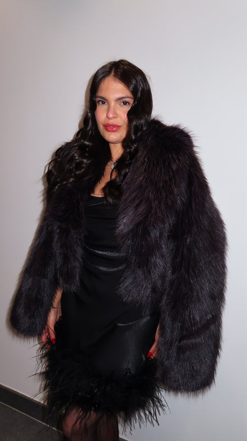 Abito Satin con piume nero