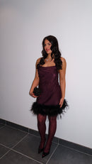 Abito Satin con piume vinaccio